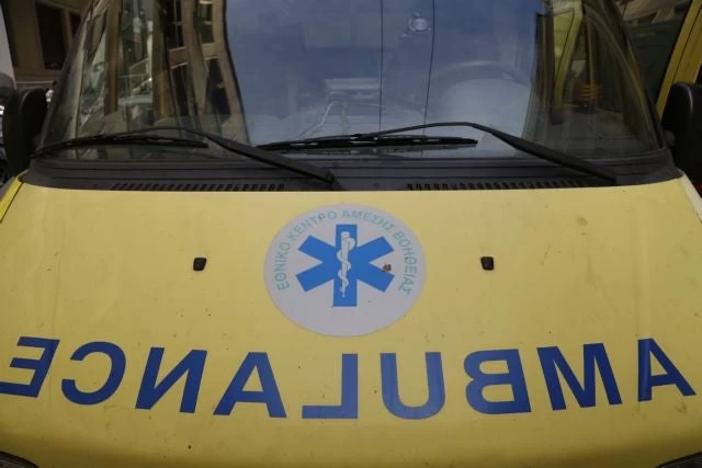 Θλίψη στα Τρίκαλα: «Καρφώθηκε» με αυτοκίνητο σε κολώνα και σκοτώθηκε